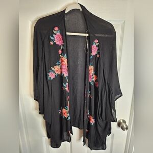 Umgee Tops embroidered floral short kimono coverup size s/m